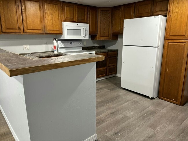 Building Photo - 11240 N Northwood Dr