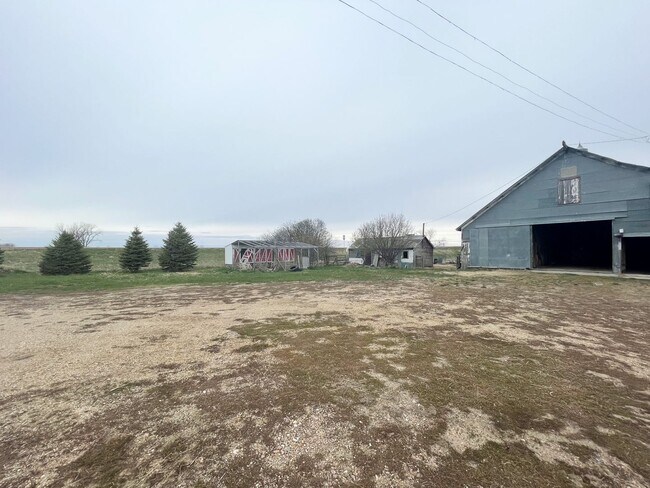 Foto del edificio - Exit 350 Acreage between Sioux Falls and Mitchell- 4 bedroom house