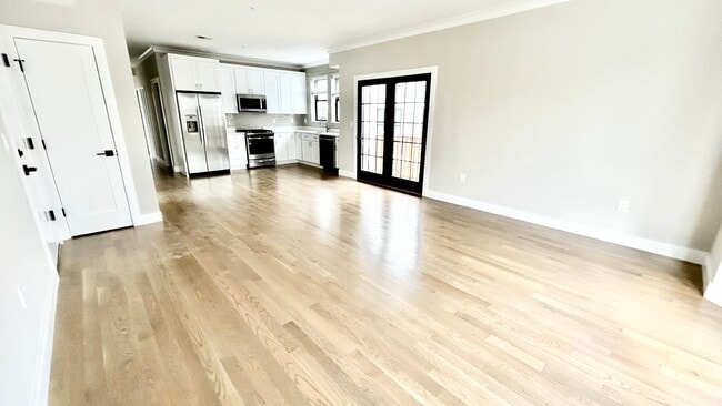 Building Photo - 283 Lamartine St
