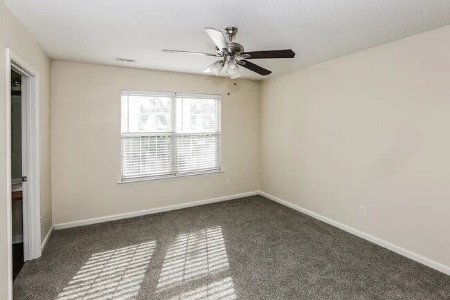 Building Photo - 8611 Meadowmont View Dr