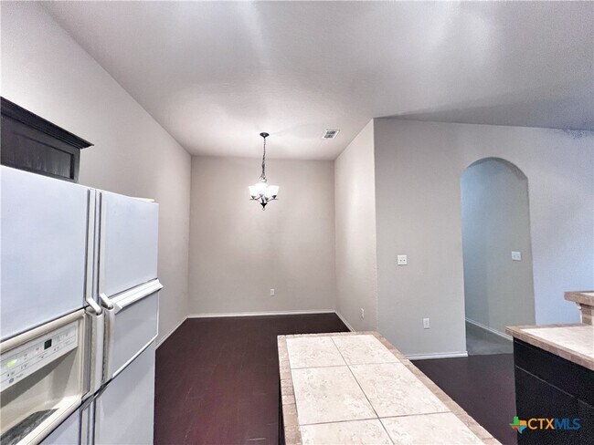 Foto del edificio - 565 Creekside Cir