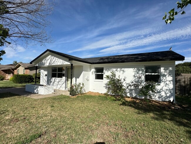 Foto del edificio - 5111 Benton Dr