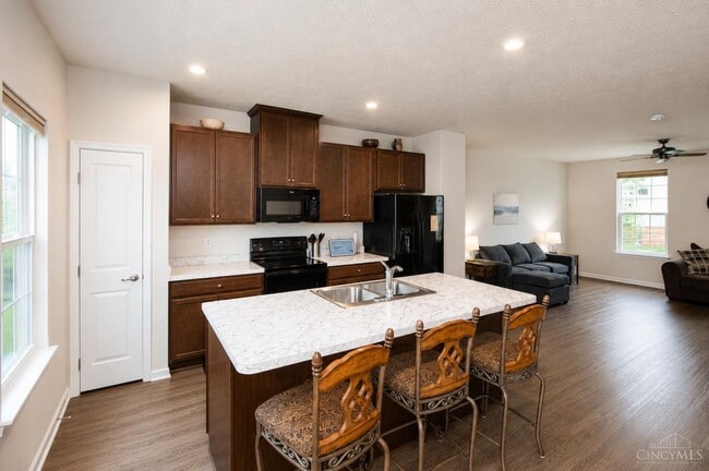 Building Photo - 984 Steamboat Dr