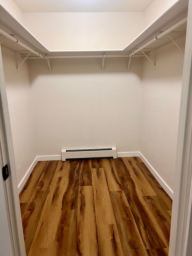 Master Walkin Closet - 16 Arrowhead Ct