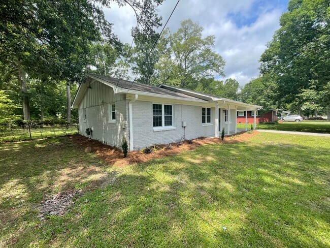 Building Photo - Renovated 3/1.5 House in Garden Lakes- $1,395
