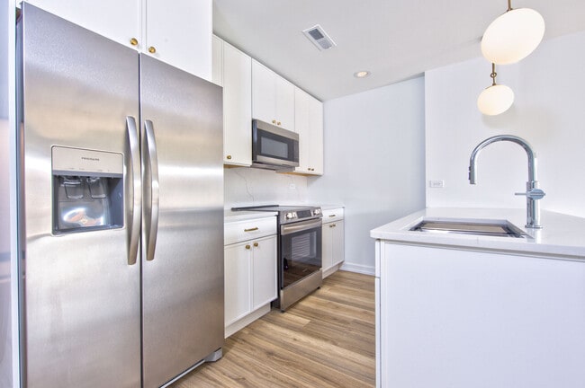 Building Photo - 2148 N Mozart-1N