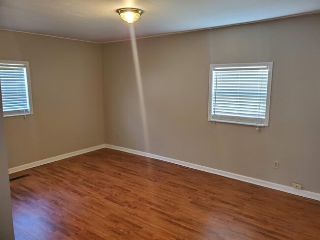 Building Photo - 320 W Midvale Ave