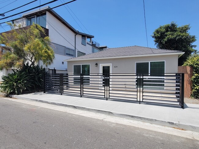 Building Photo - 619 Marr St