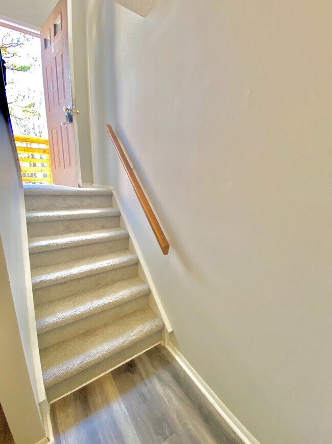 Building Photo - 2415 Camellia Dr