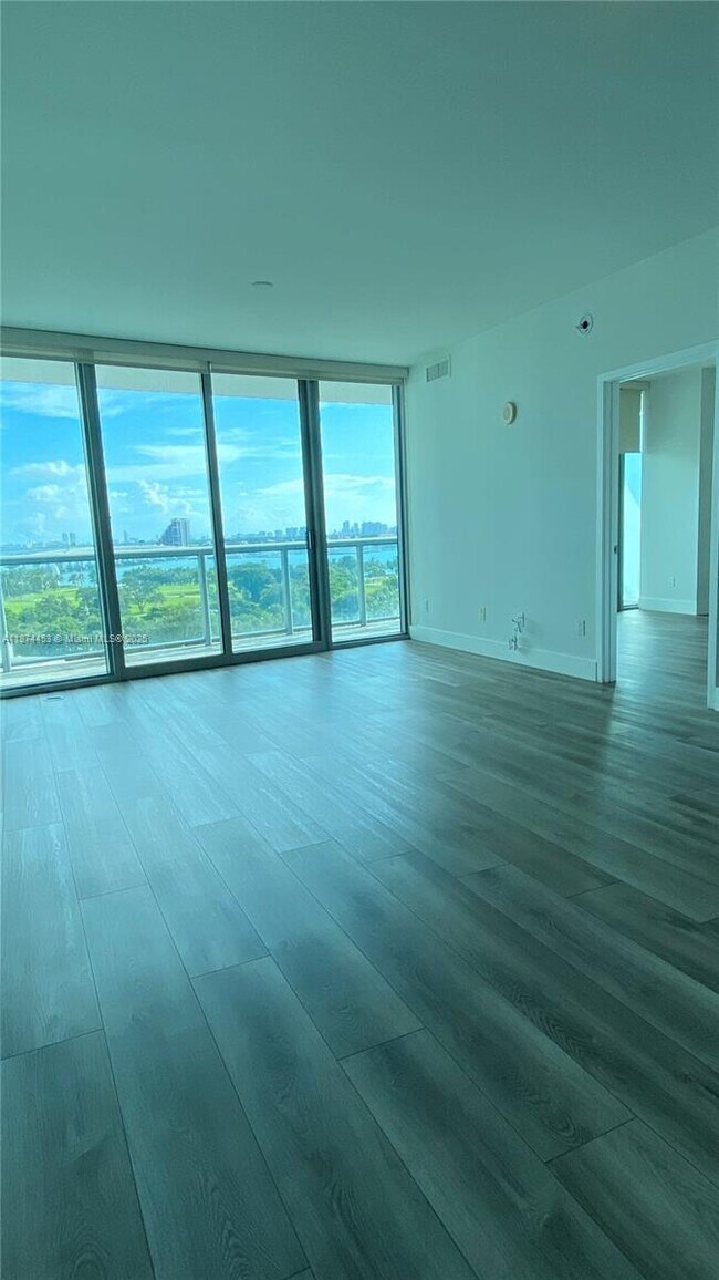 Foto del edificio - 888 Biscayne Blvd