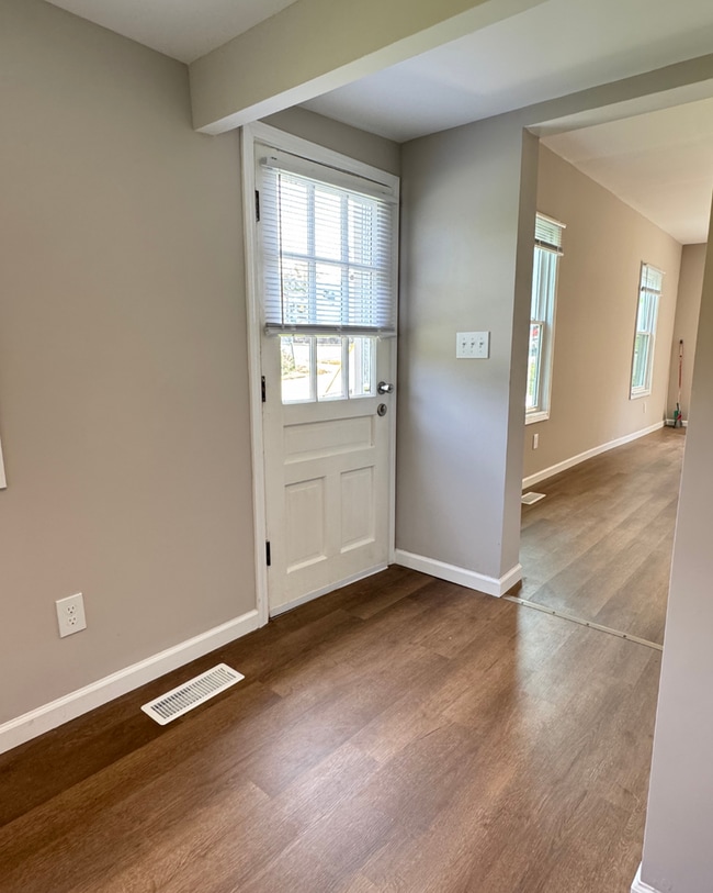 Building Photo - 2 Bed 2 Bath House on Easley Avenue