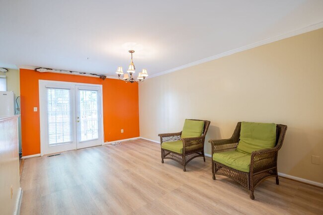 Foto del edificio - Charming 3 BR/2.5 BA Townhome in Silver Sp...