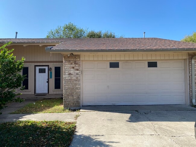 Building Photo - 1803 Falcon Dr