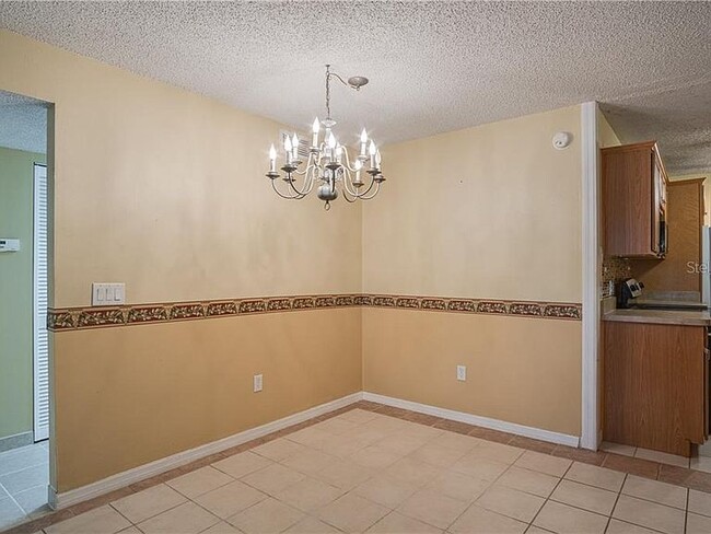 Building Photo - 819 W Rosewood Ln