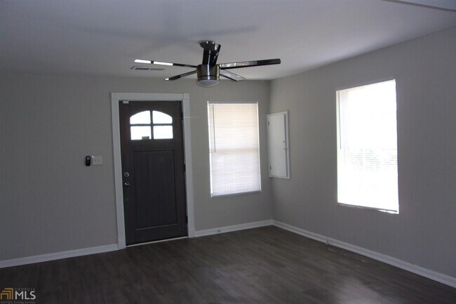 Foto del edificio - 3425 Bachelor St