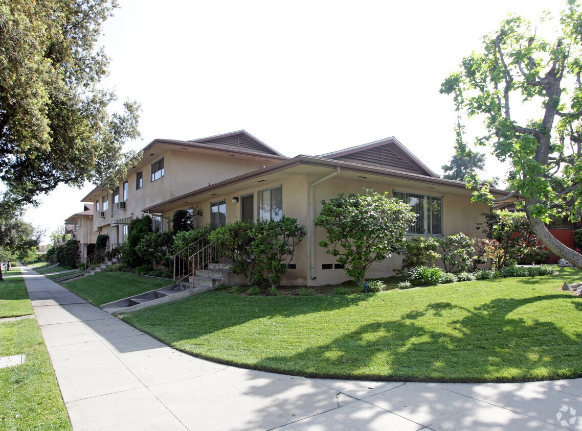 Building Photo - 2510 Queensberry Rd