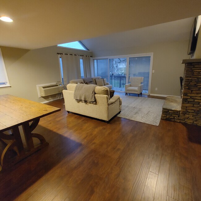 Foto del edificio - 14200 Harbour Pl