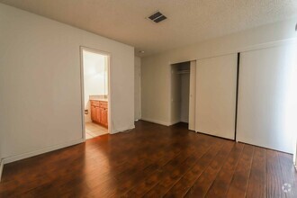 Building Photo - 3649 S Van Dyke Ave