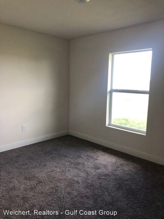 Building Photo - 4 br, 2 bath House - 9010 South Indio Circle