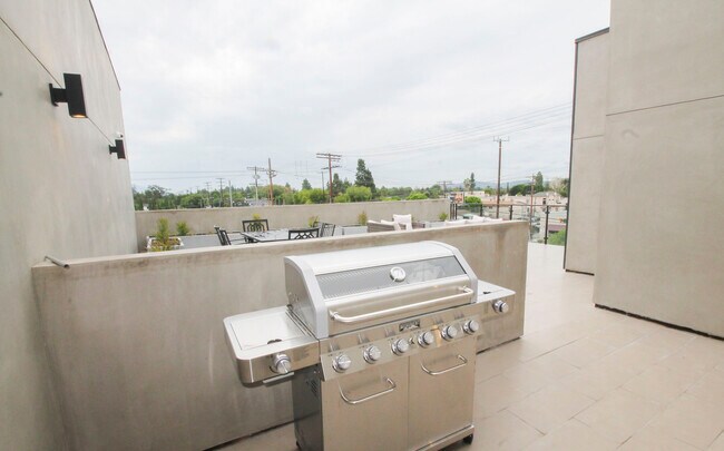 Building Photo - Oxnard View