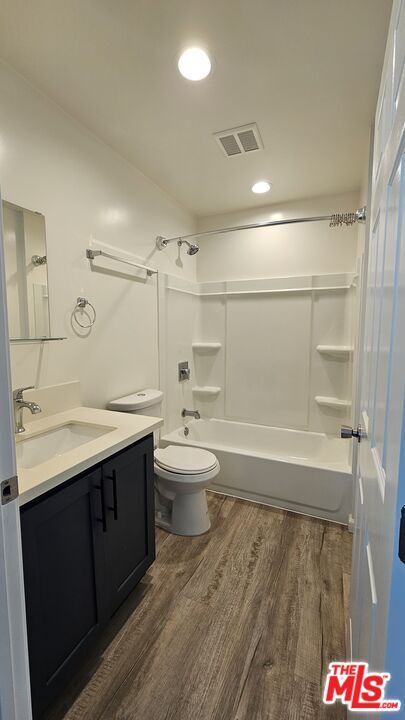 Building Photo - 1320 W 37th St