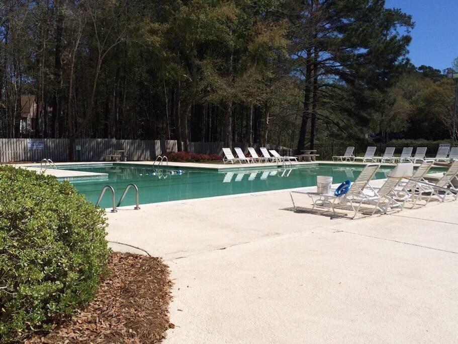 Community pool - 7936 Vermont Rd