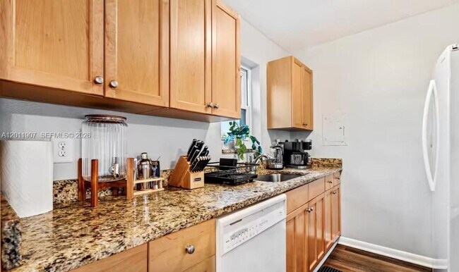 Foto del edificio - 2117 Longwood Rd