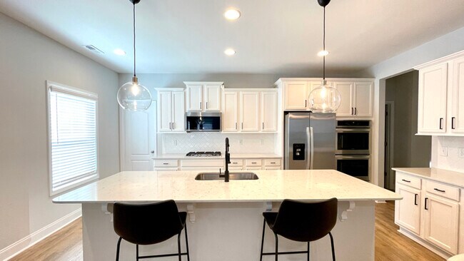 Foto del edificio - 3778 Glencourse Wy