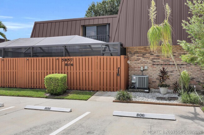Foto del edificio - 5857 SE Windsong Ln