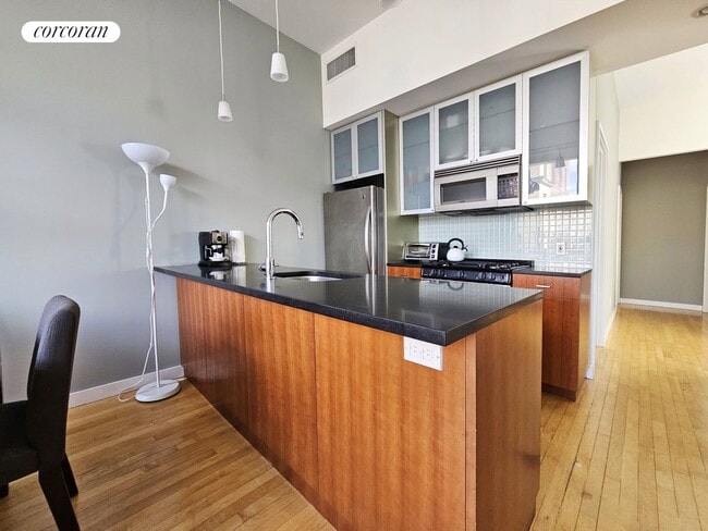 Building Photo - 524 St Johns Pl