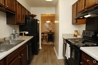 2BR,1BA - Huntleigh Woods
