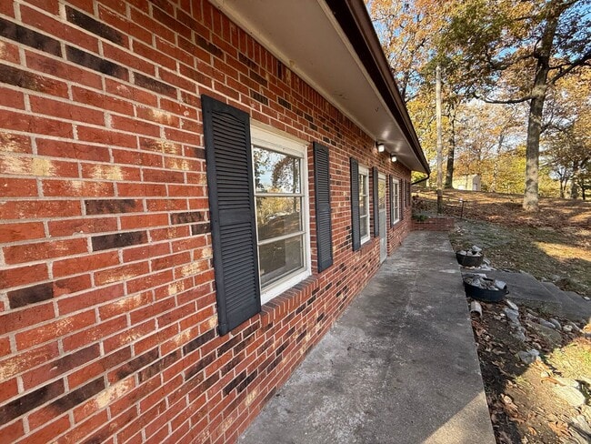 Building Photo - 1037 Stringtown Rd