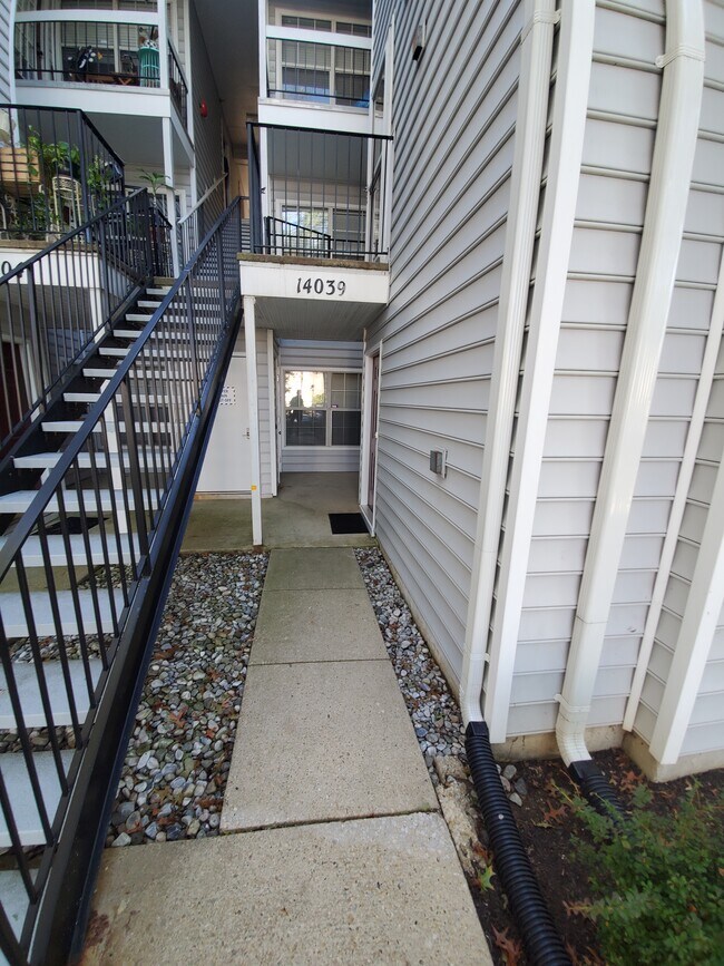 Building Photo - 14039 Vista Dr
