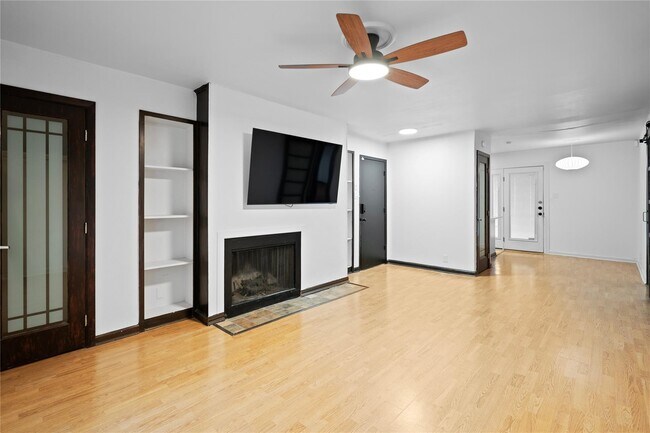 Foto del edificio - 5218 Fleetwood Oaks Ave