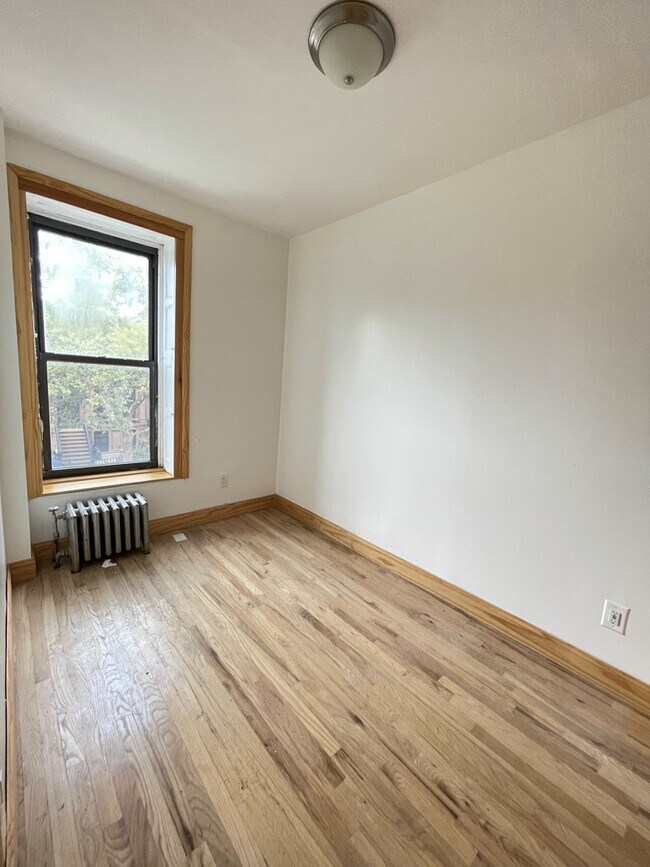 Building Photo - 540 Putnam Ave