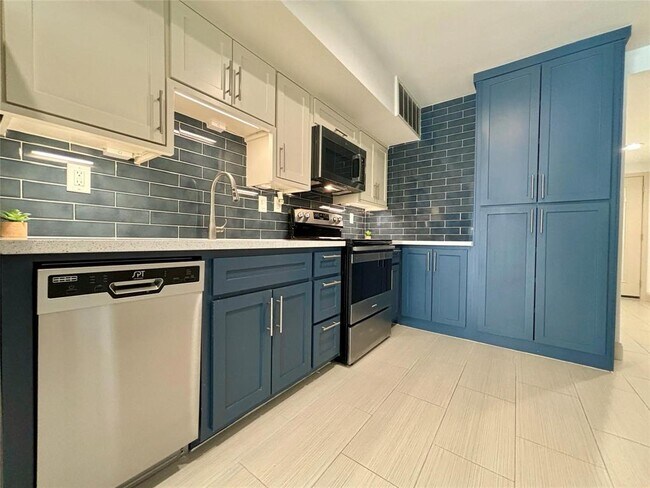 Foto del edificio - 12900 Walden Rd