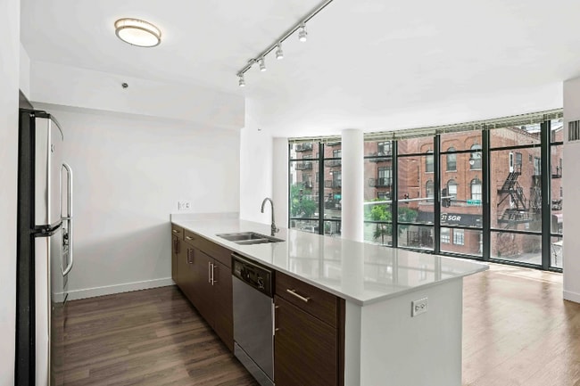 Foto del edificio - 1152 W Madison St