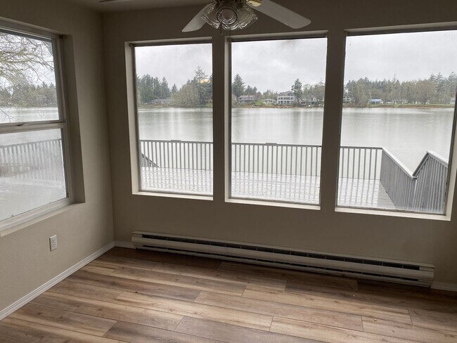 Building Photo - Lakeside living in Ocean Shores, 3 bed, 2 bath, large deck and own dock.