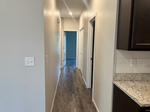Building Photo - 1315 Azena St