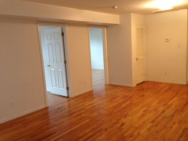 Building Photo - 19 Van Wagenen Ave