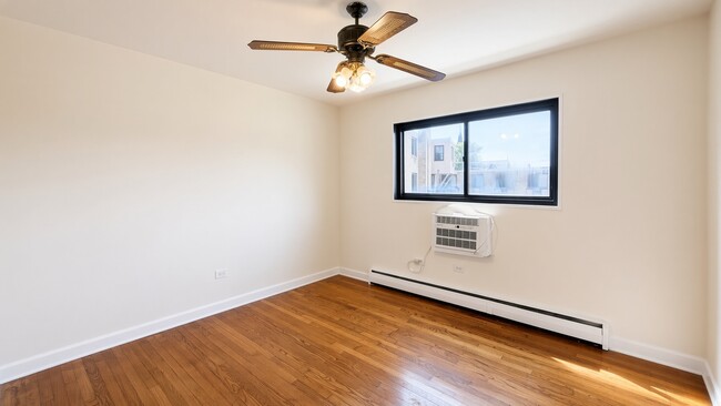 Foto del edificio - 6454 N Ridge Blvd