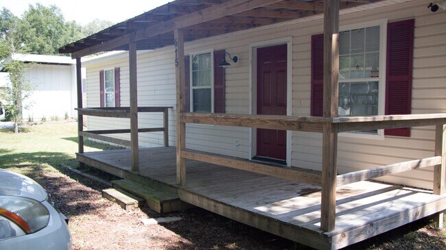 Building Photo - 675 Julia St