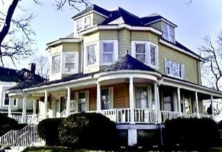 Building Photo - 401 Sewall Ave