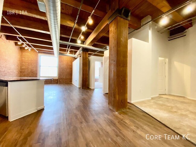 Building Photo - Spacious 1 Bed + Den Loft For Rent in the ...