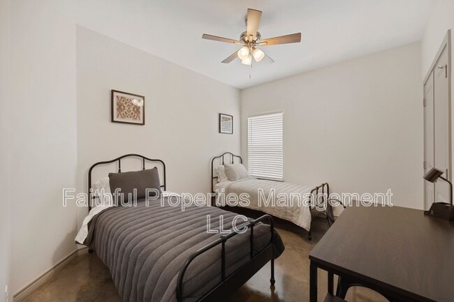 Foto del edificio - 10071 Shadow Wood Cir