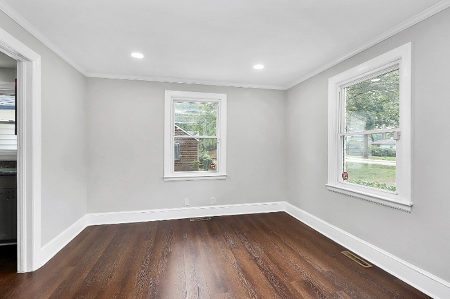 Foto del edificio - 5726 Oak Dr