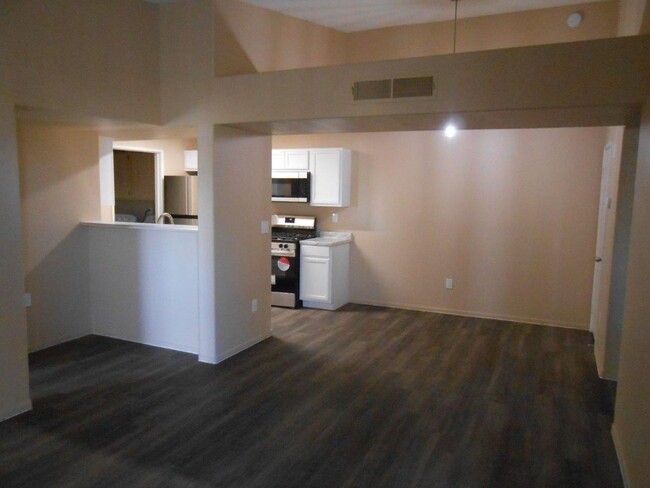 Building Photo - Newly remodeled 2nd story condo in Gated c...