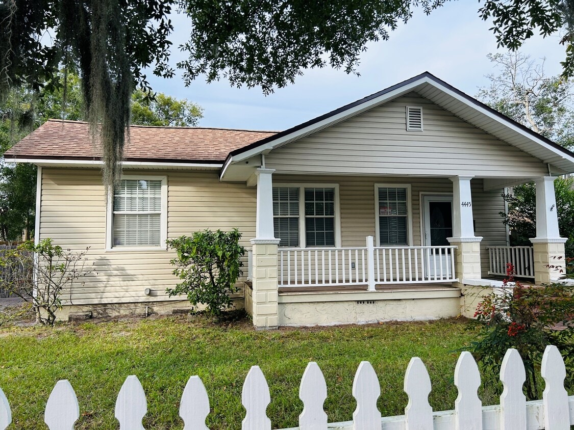 Foto principal - 4445 Irvington Ave