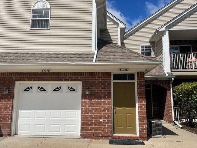 Foto del edificio - Shelby Township 2 Bedroom, 2 Bath Condo-St...