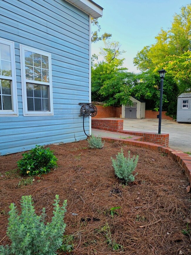 Building Photo - 147 Lakemont Dr